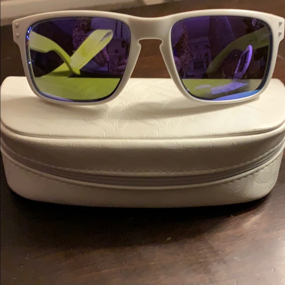 Oakley sunglasses. “Holbrook” white